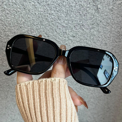 Women's fashionable oversized sunglasses in an elegant design Karnz