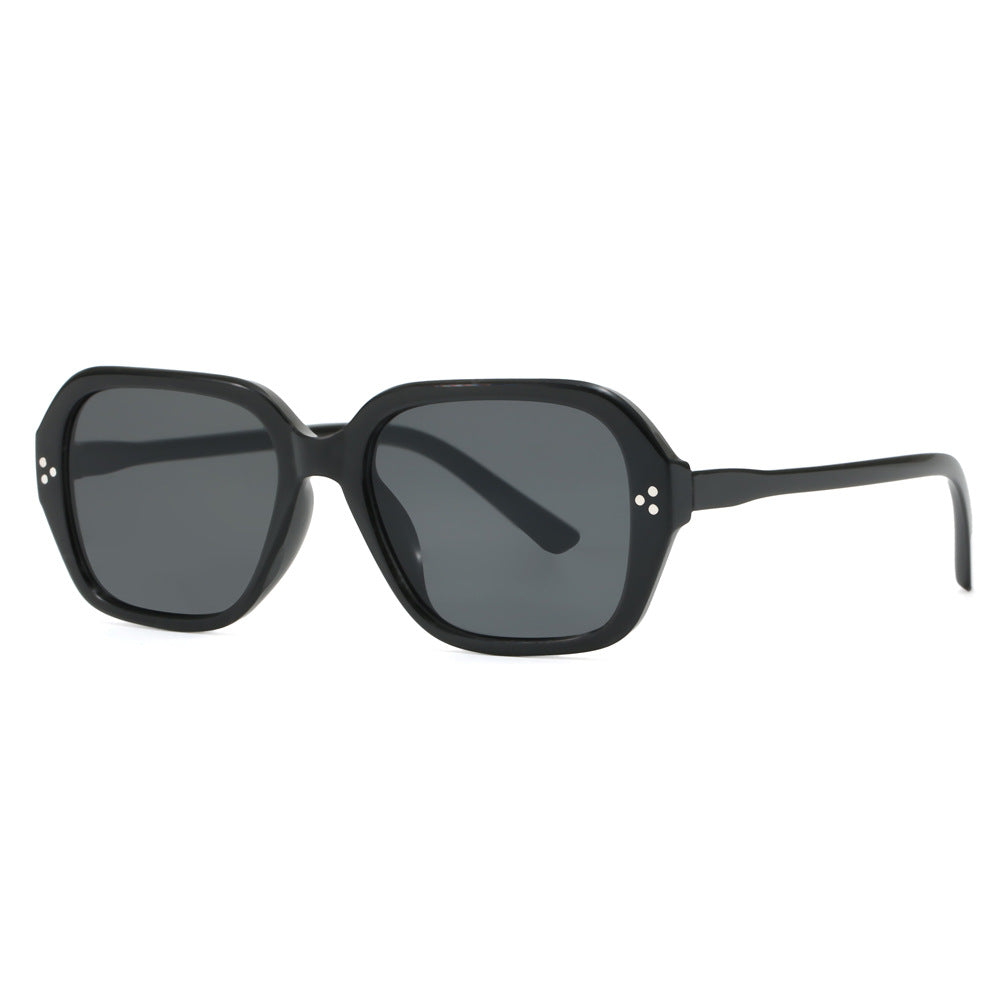 Women's fashionable oversized sunglasses in an elegant design Karnz