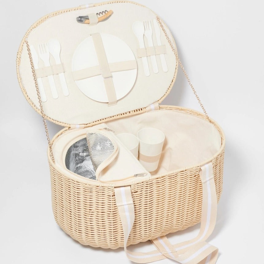 Women's picnic basket with integrated dinnerware set and practical insulation elements Karnz