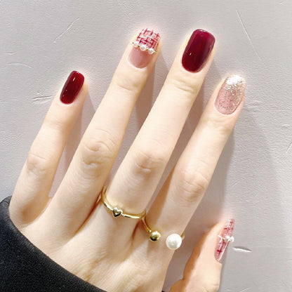 Artificial nail set with glamorous glitter and textural accents Acalora