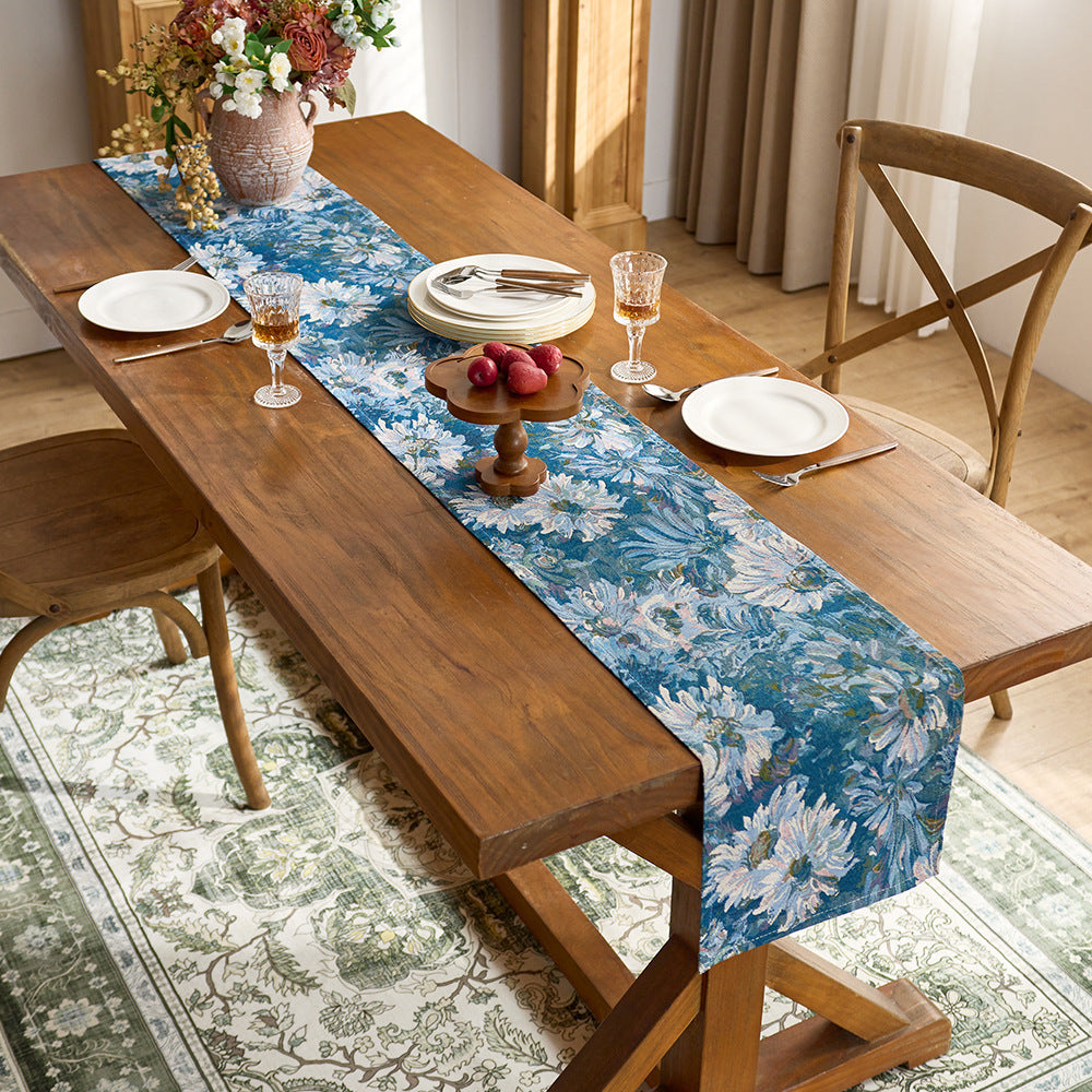 Elegant Floral Patterned Table Runner