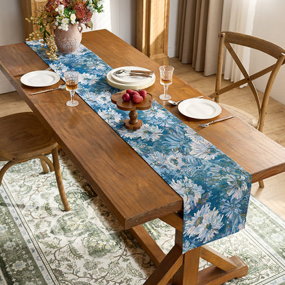 Elegant Floral Patterned Table Runner