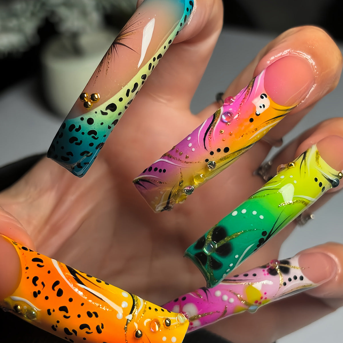 Artistic Long Press-On Nails Acalora