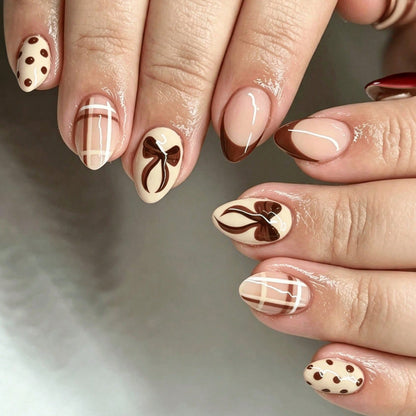 Artificial nail set with elegant bow and caramel designs Acalora