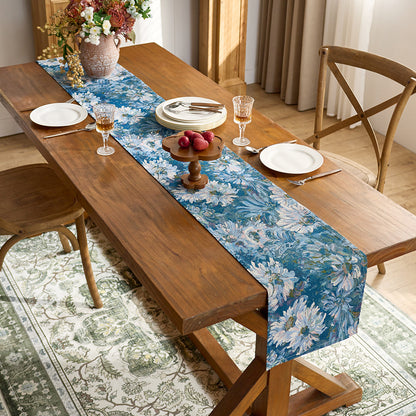 Elegant Floral Pattern Table Runner
