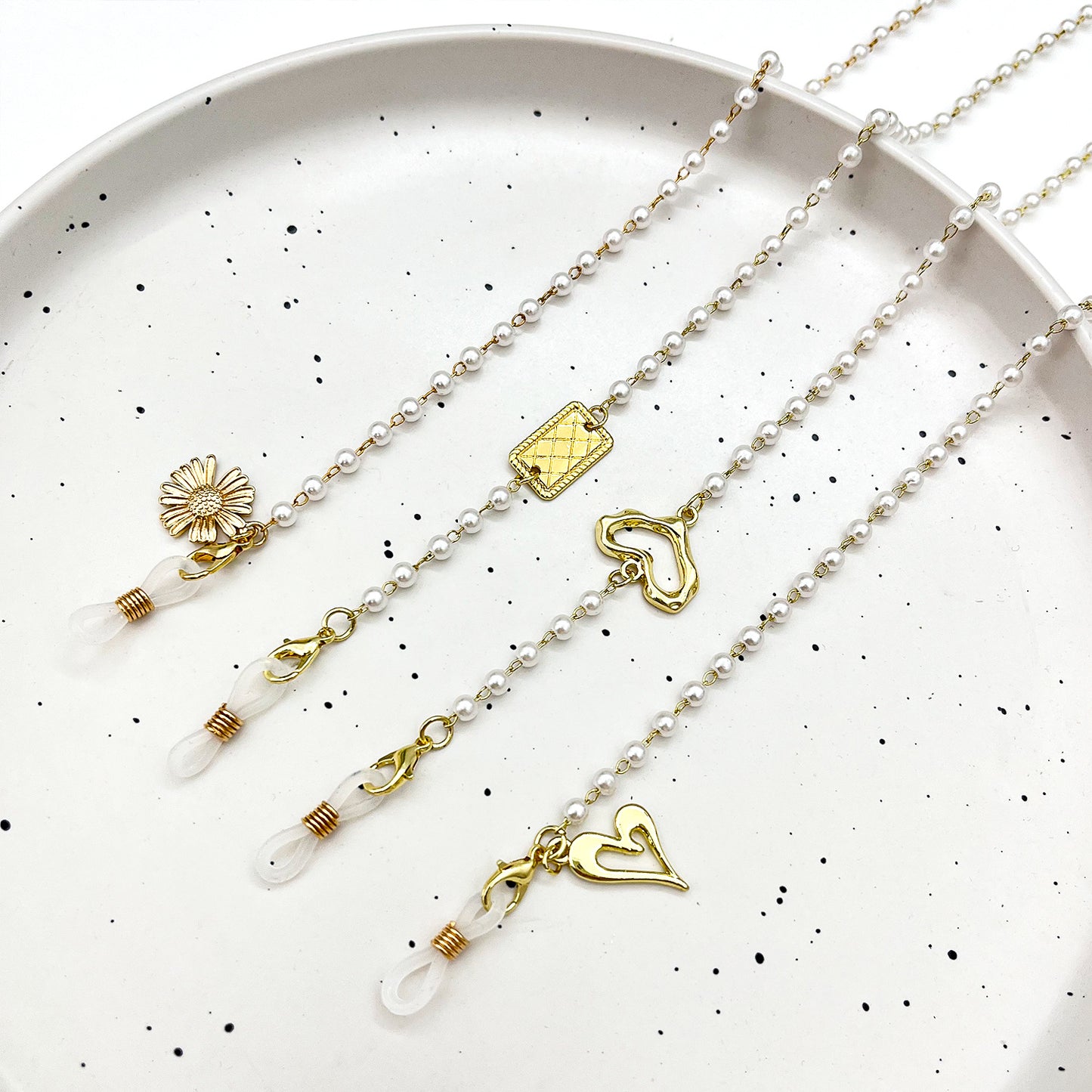 Heart-Shaped Beaded Eyewear Chain Acalora