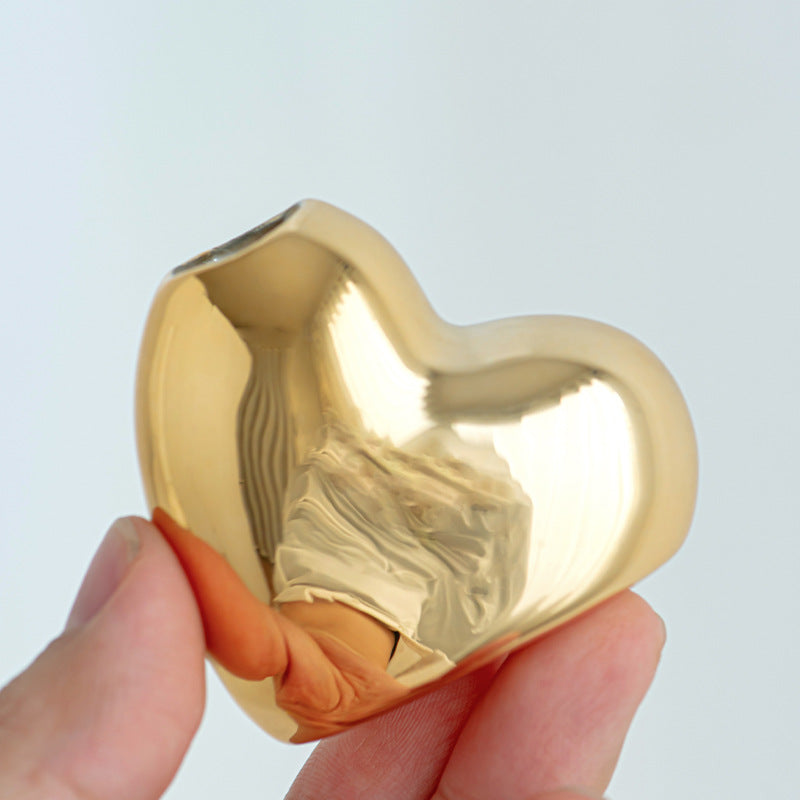Elegant Decorative Heart Figure Acalora