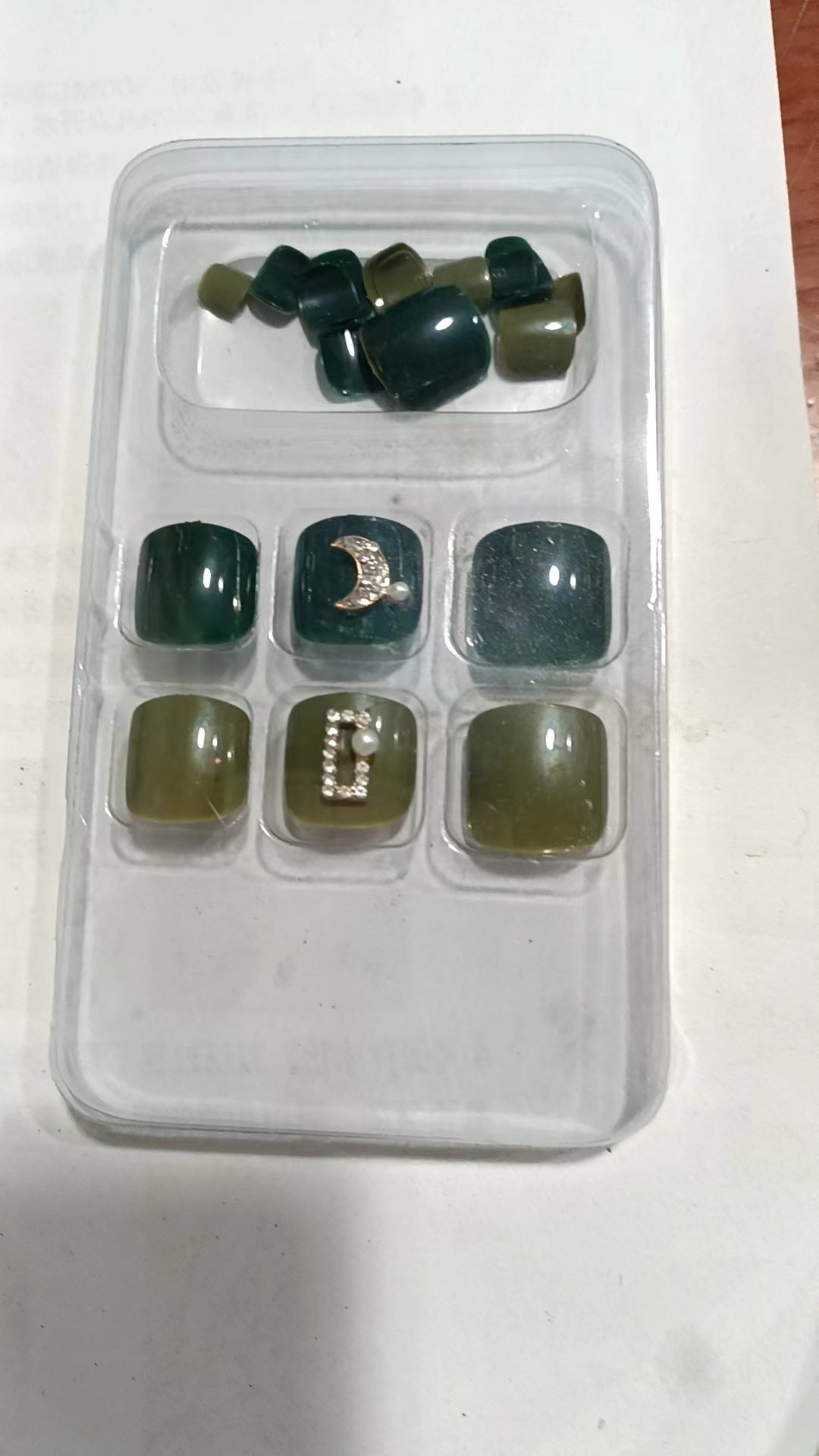 Decorative Press-On Nail Set with Gemstone Accents Acalora