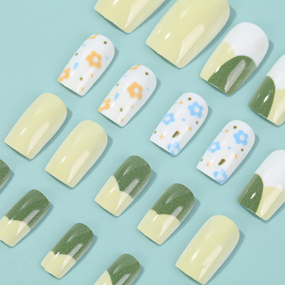 Artificial Nail Set with Playful Flower Patterns Acalora