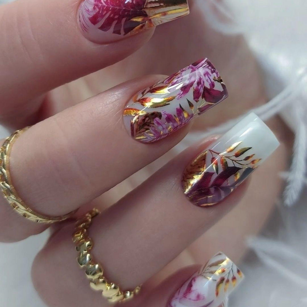 Stylish artificial nails with botanical designs Acalora