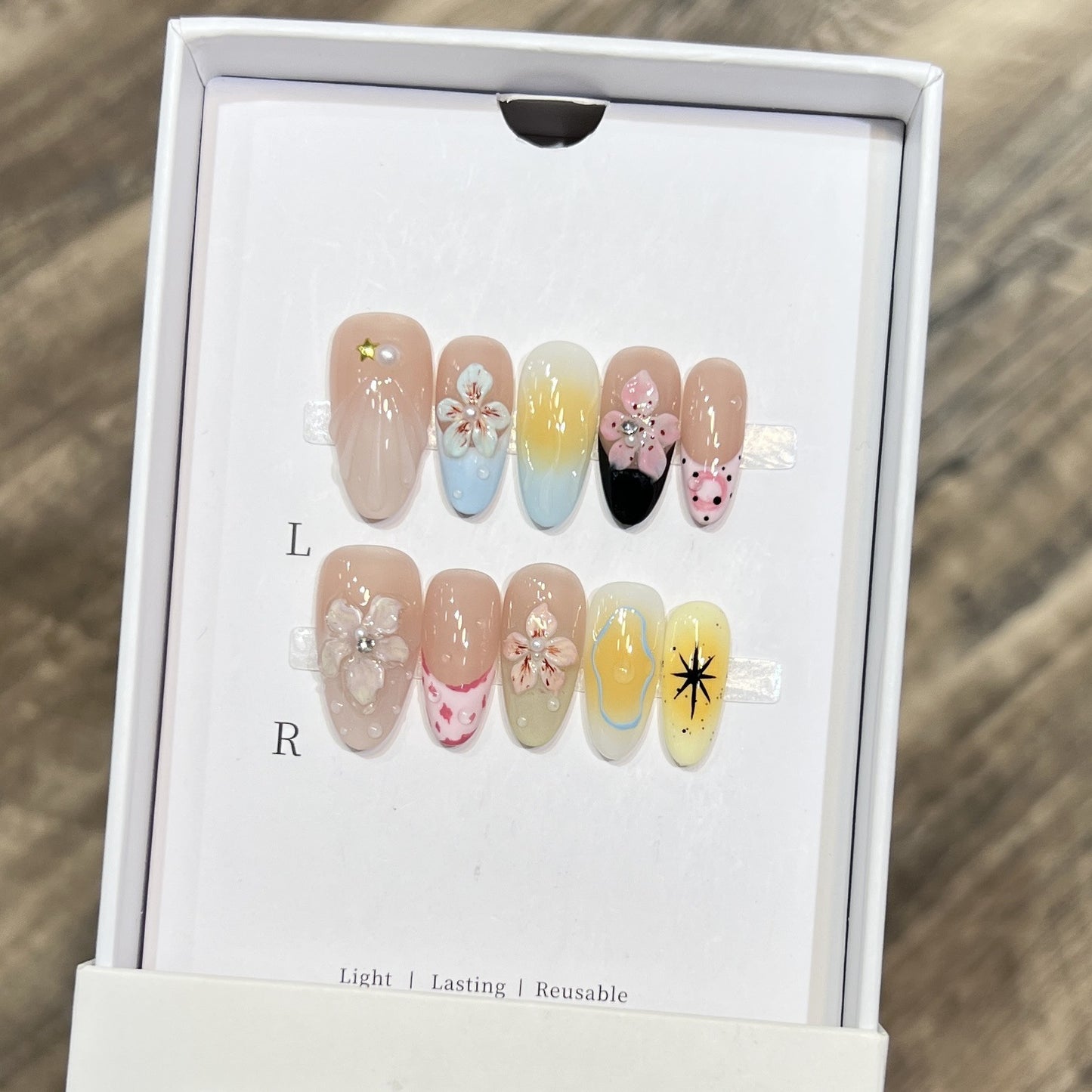 Artistic Floral Press-On Nail Art Set Acalora