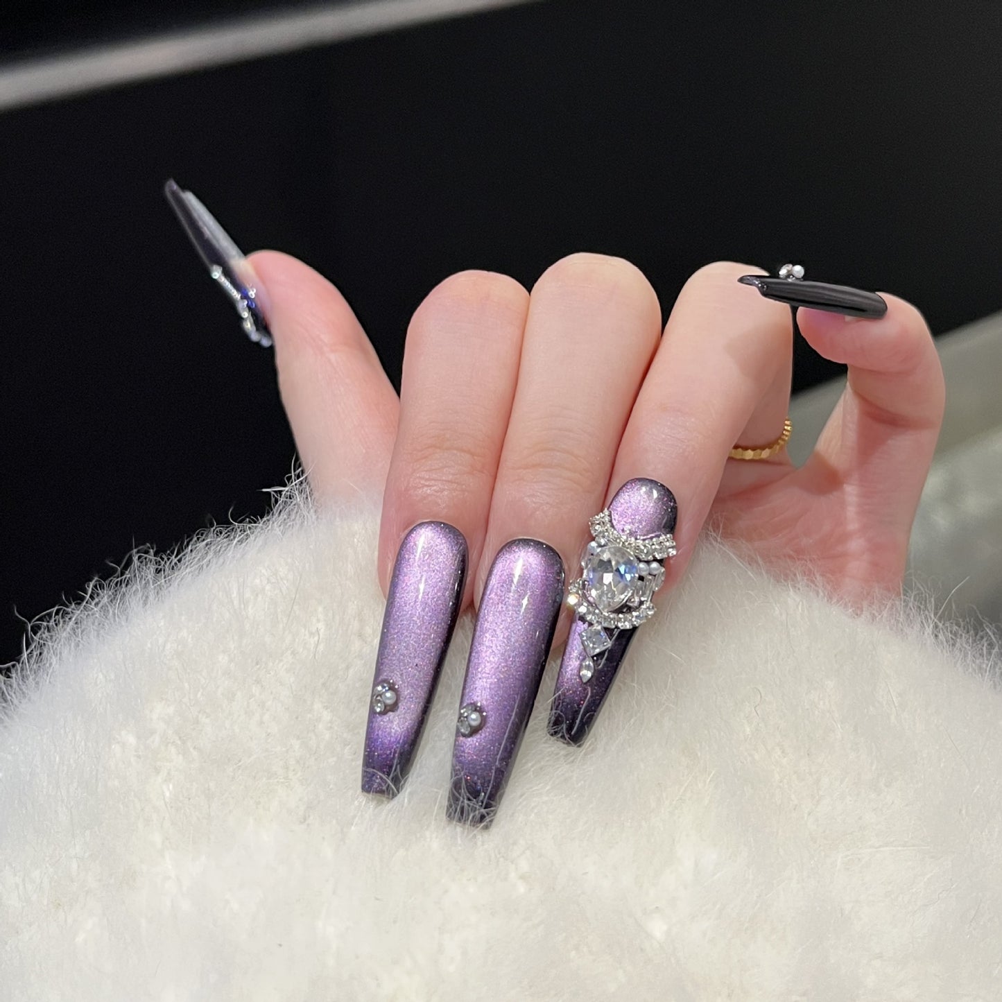 Decorative Press-On Nail Art Set with Gemstone Accents Acalora