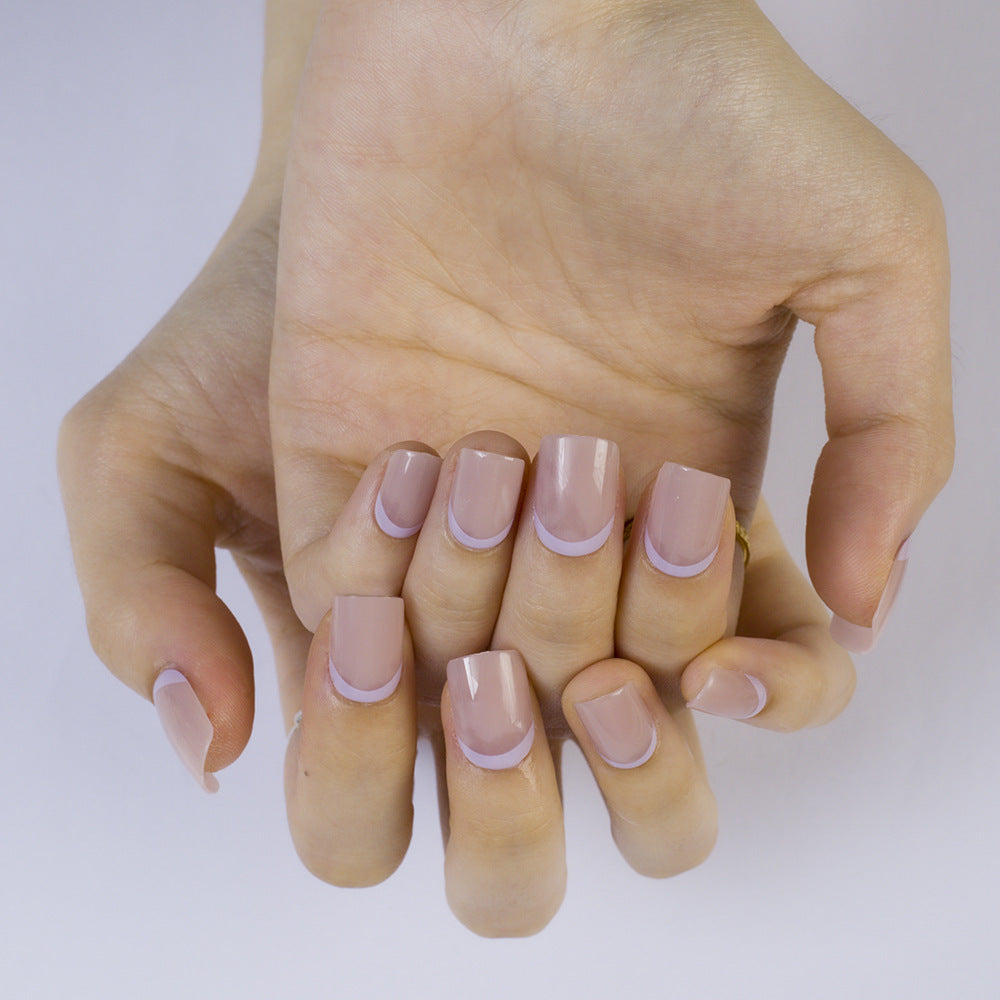 Artificial nails with high-gloss finish and elegant contours Acalora