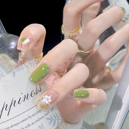 Artificial nail set with elegant handcrafted designs Acalora
