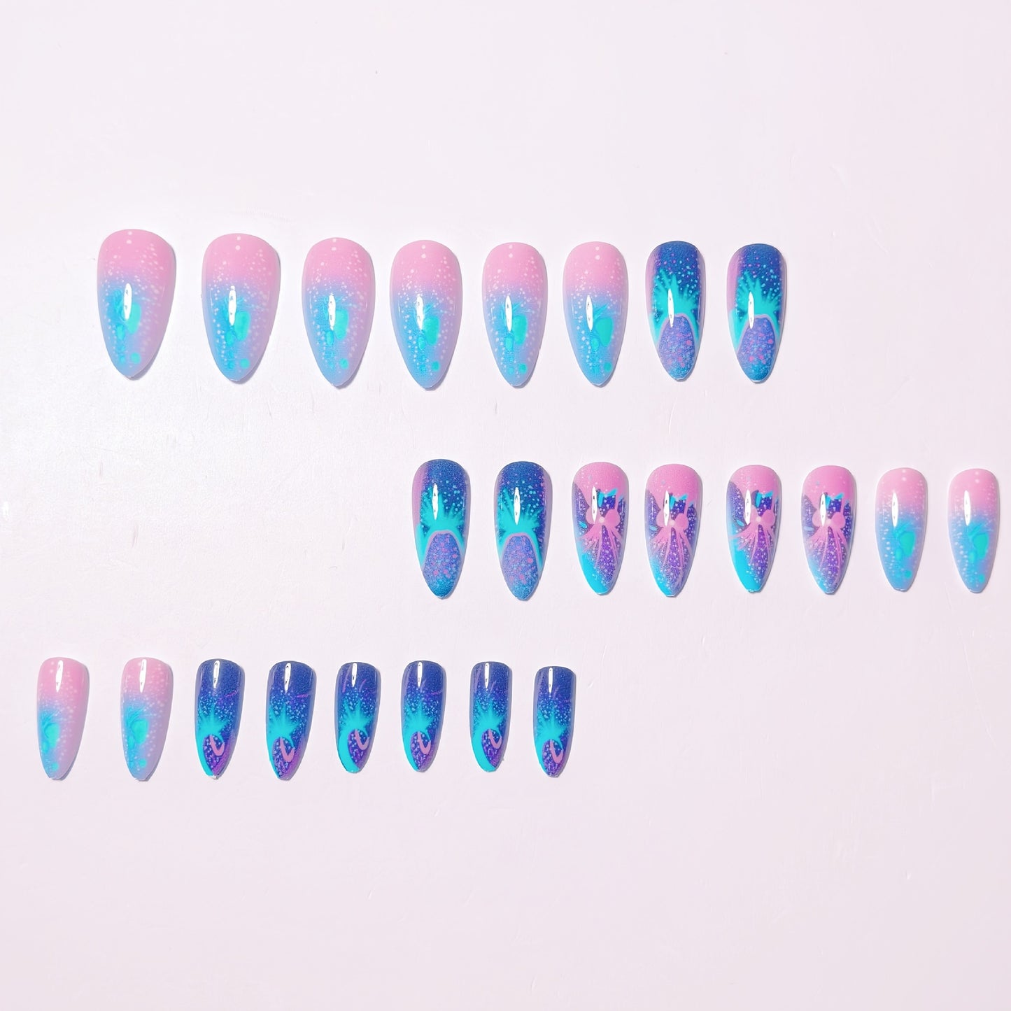 Artistic Jellyfish-Inspired Nail Art Acalora