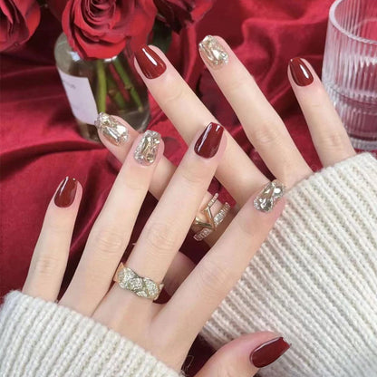 Artificial nail set with elegant glitter and metallic accents Acalora
