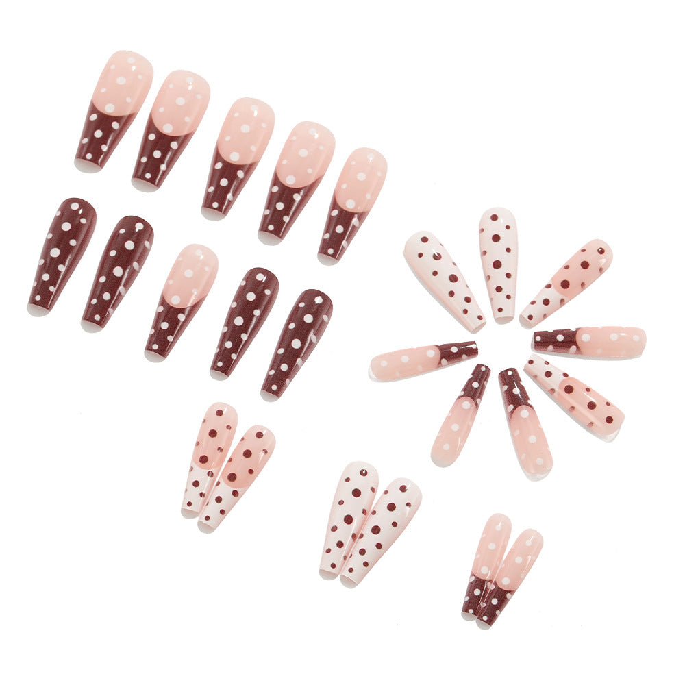 Artificial nails in the popular polka dot design Acalora