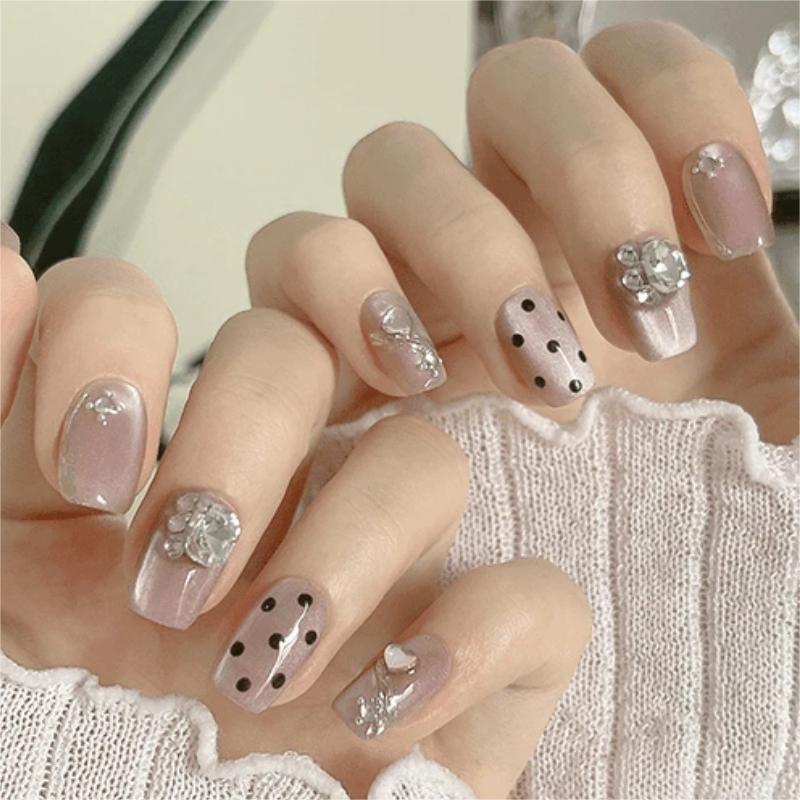Artificial nail set with elegant 3D decorations Acalora