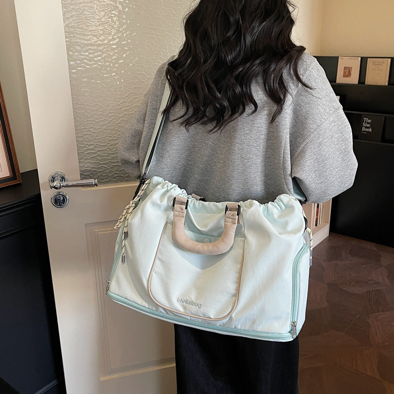 Women's Sport Bag with Practical Compartments and Ergonomic Carrying System Skanto
