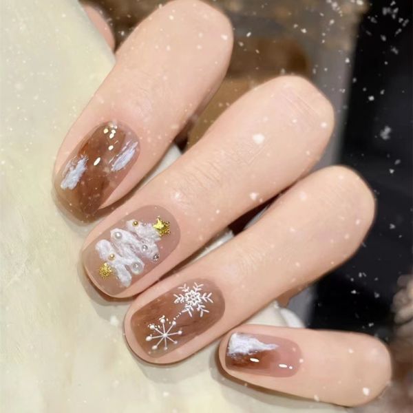 Festive Holiday-Themed Press-On Nail Art Acalora