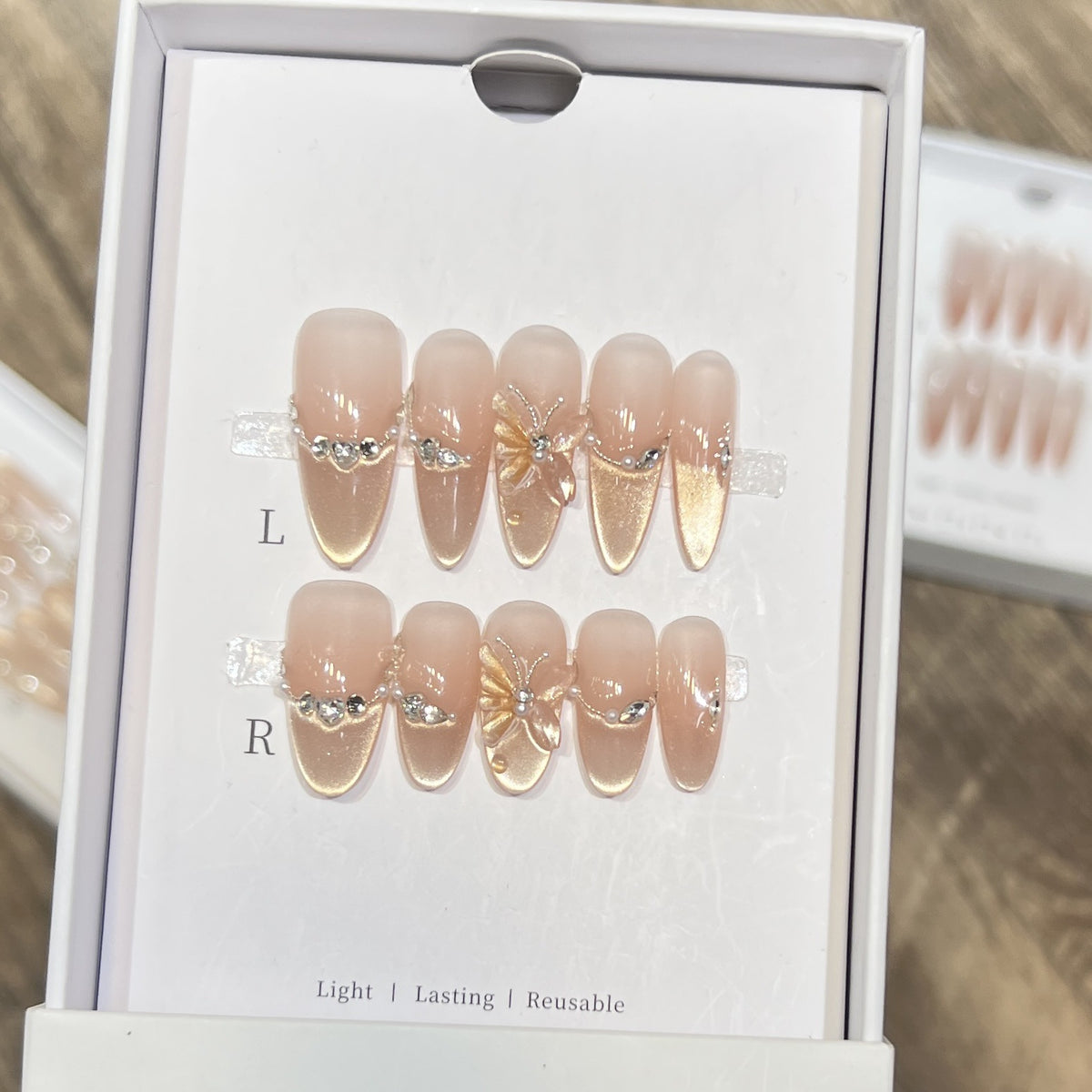 Elegant Butterfly-Accent Press-On Nail Set Acalora