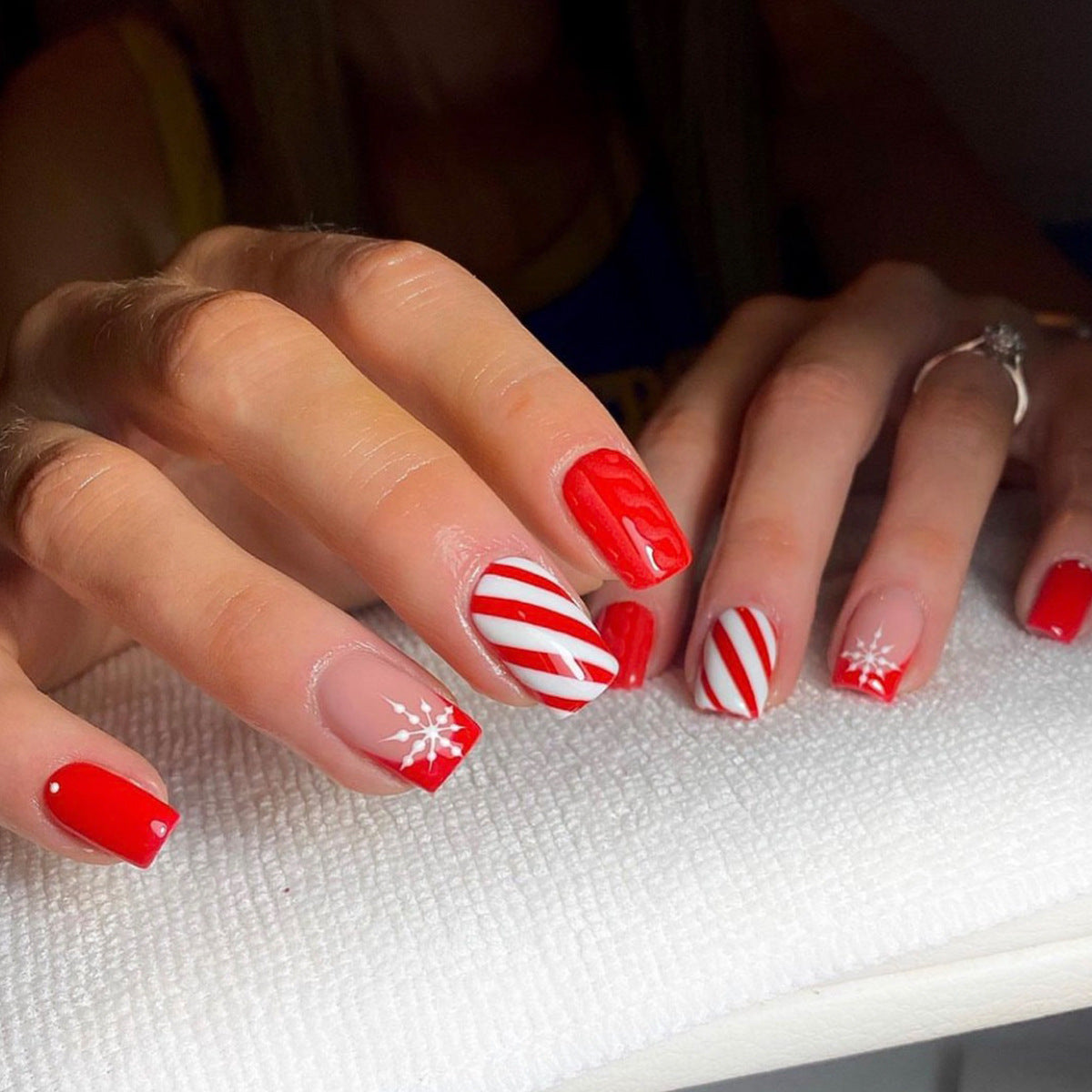 Holiday Themed Press-On Nail Set Acalora