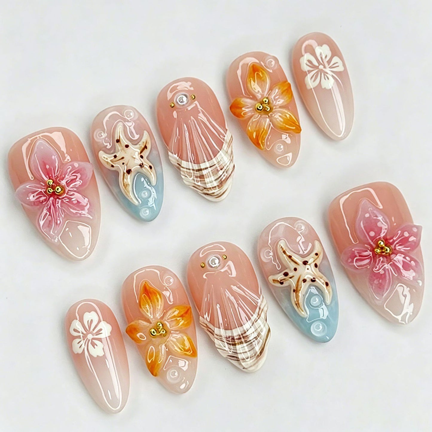 Artificial nail set with filigree flower and glitter details Acalora