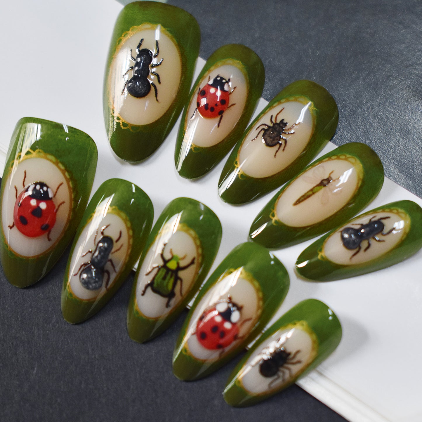 Artistic Insect-Embellished Press-On Nail Art Acalora