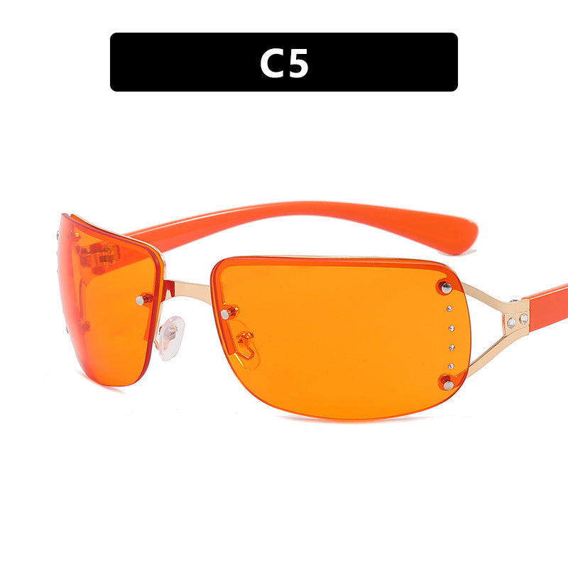 Women's extravagant sunglasses in a modern design with fine accents Karnz