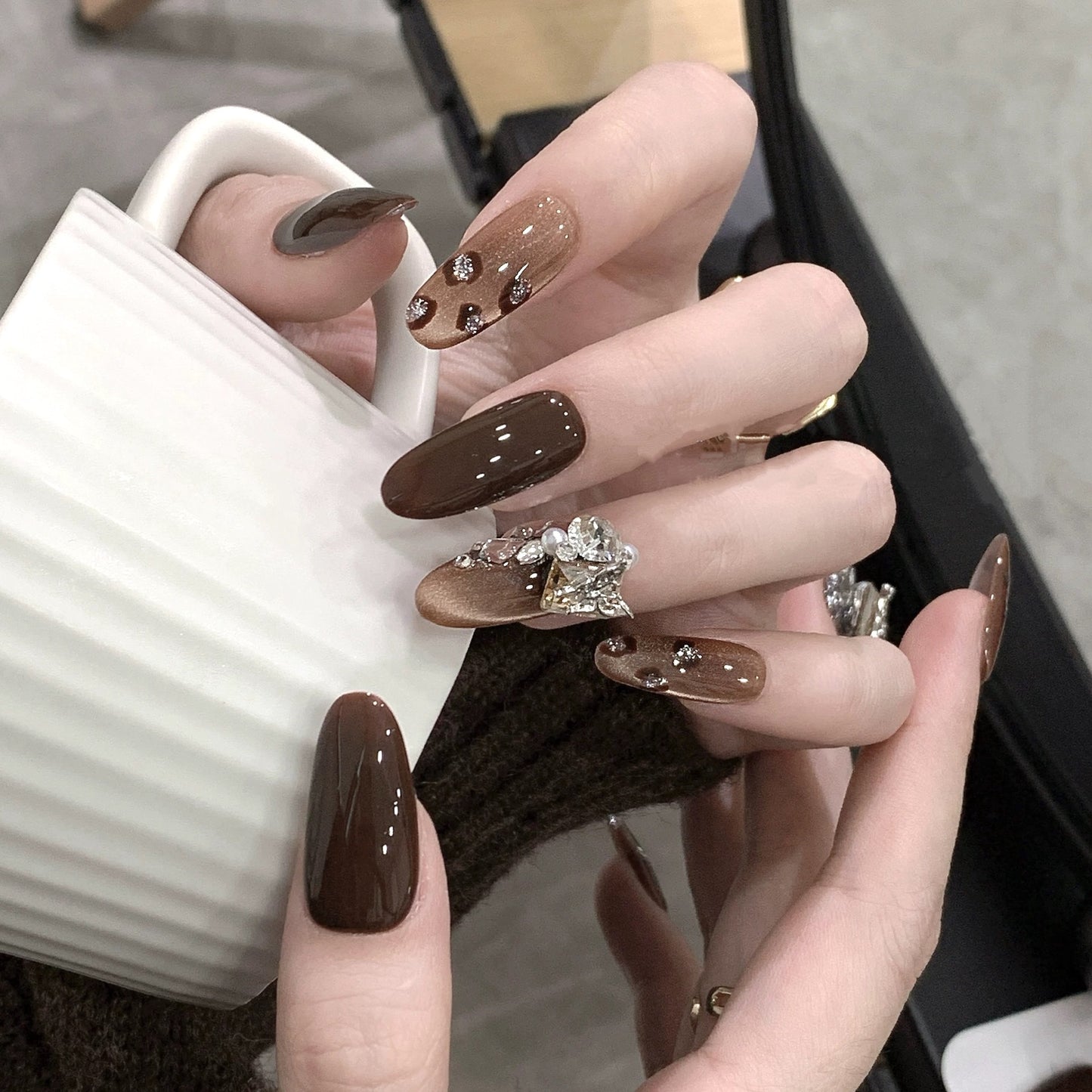 Luxury artificial nails with elegant rhinestone applications Acalora