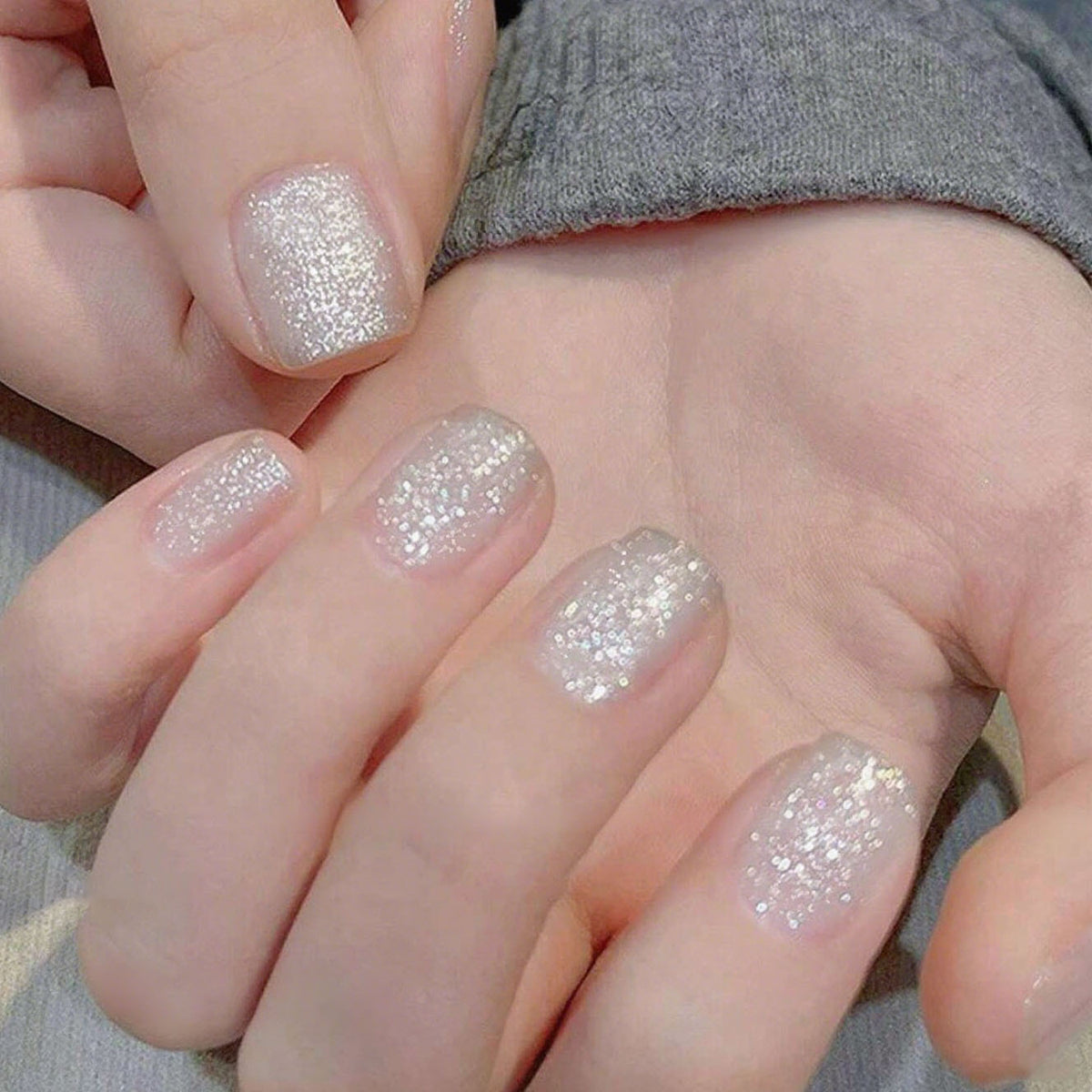 Elegant glitter pattern artificial nails Acalora