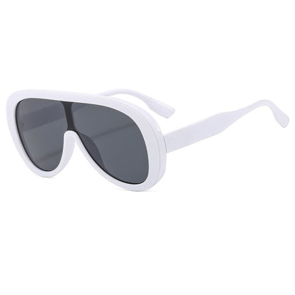 Ladies fashionable sunglasses with wide frame Bowlift