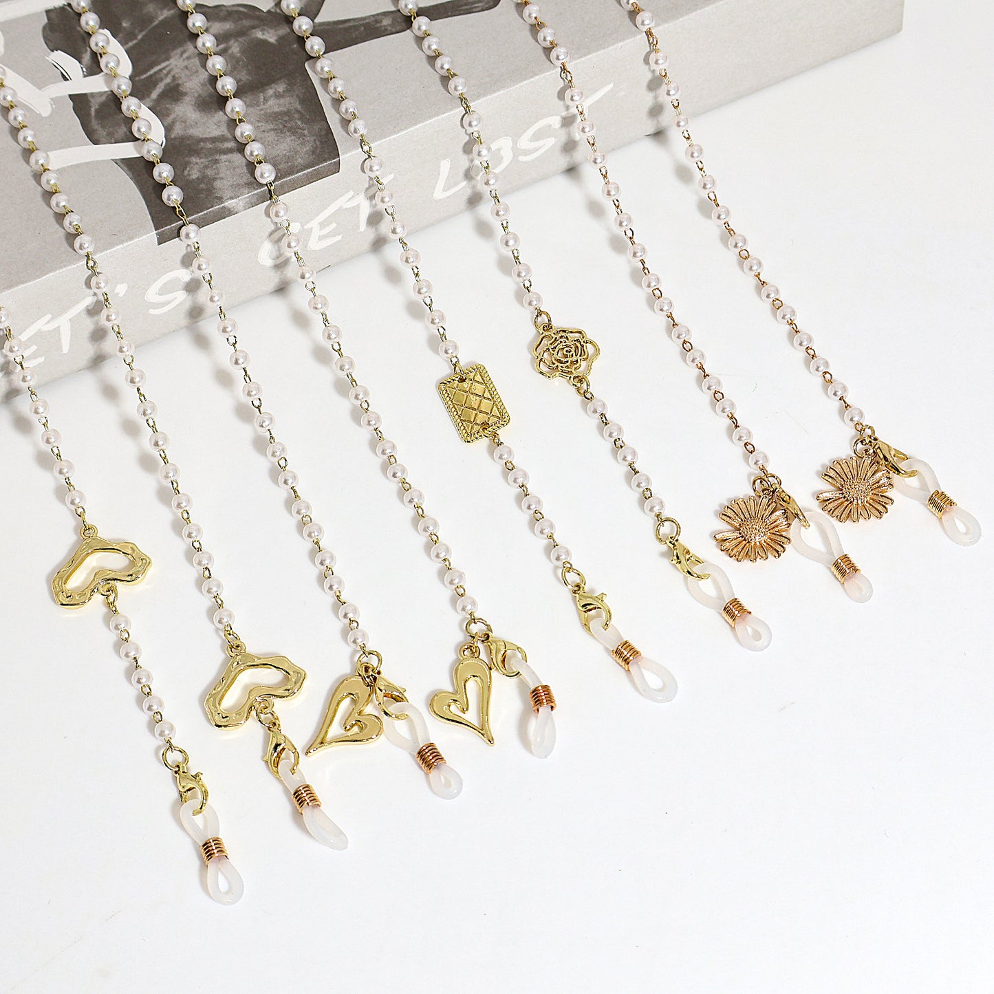 Heart-Shaped Beaded Eyewear Chain Acalora