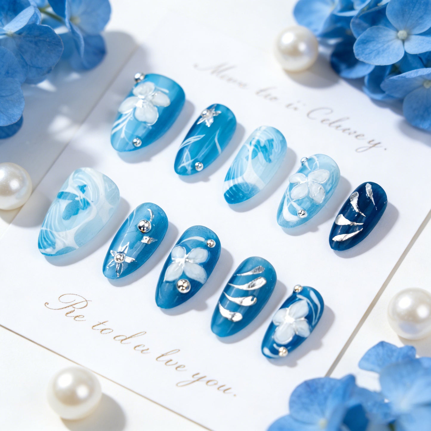 Artificial nail set with floral accents and elegant glitter elements Acalora