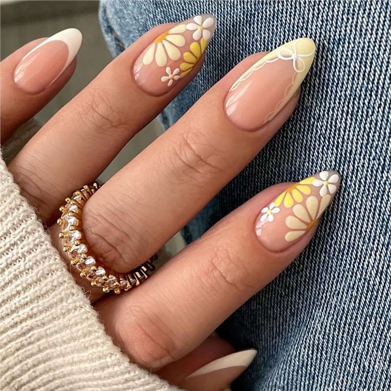 Detailed Floral Press-On Nails Acalora