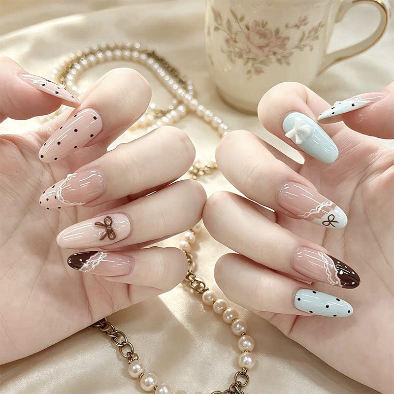 Artificial nail set with elegant accents and fine designs Acalora