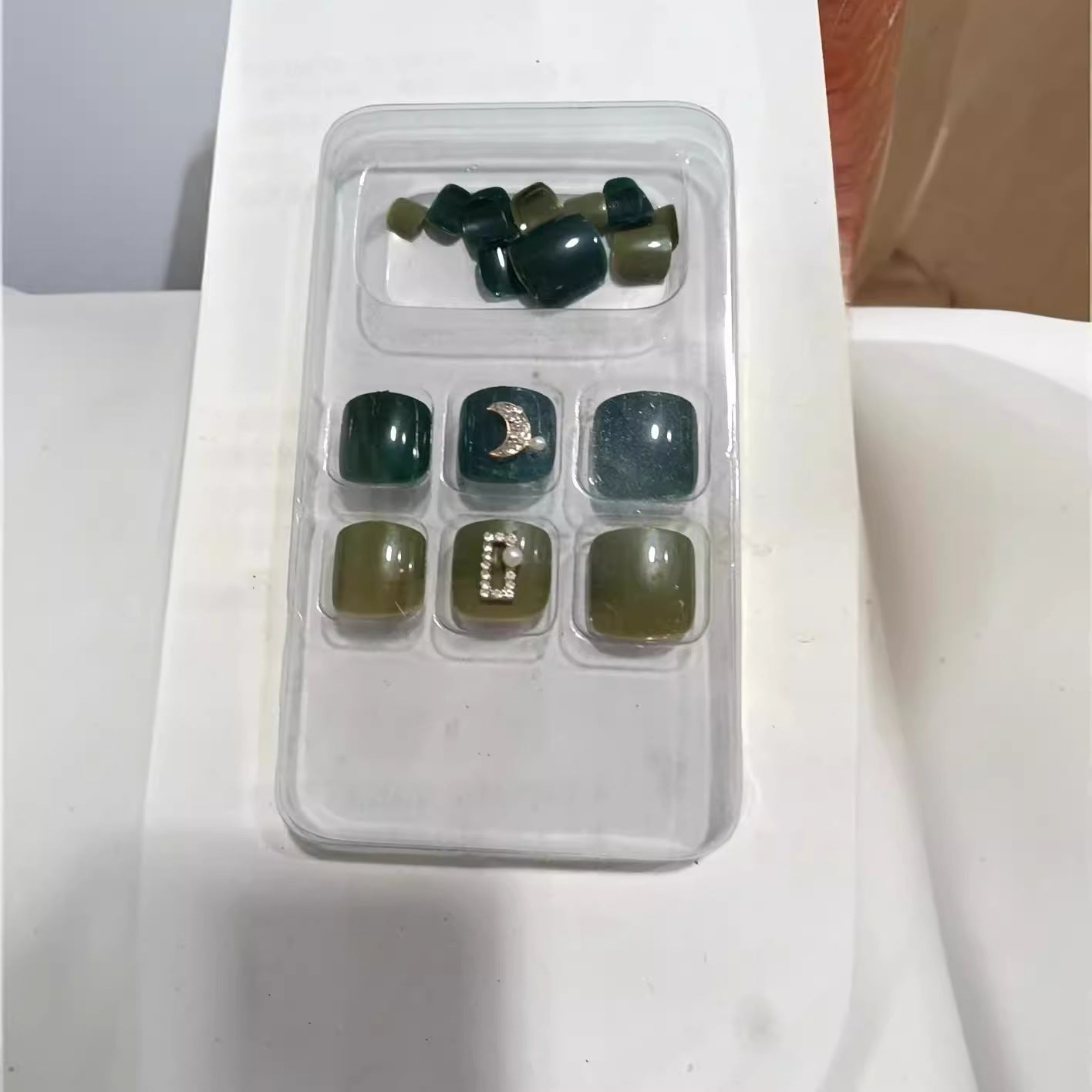 Decorative Press-On Nail Set with Gemstone Accents Acalora