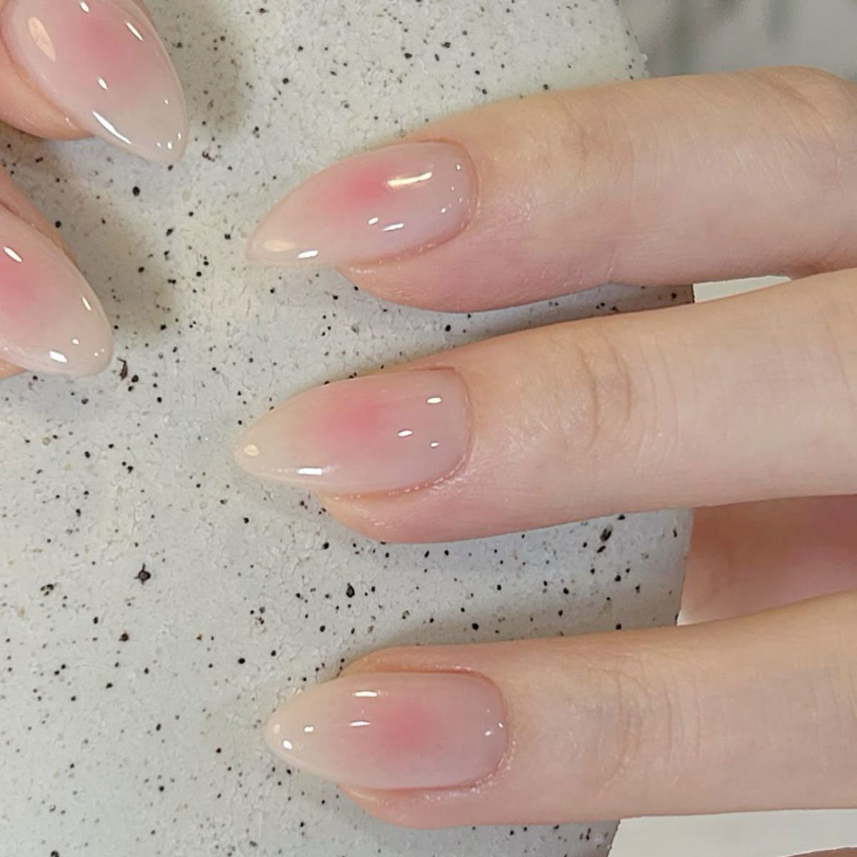 Artificial nails with elegant shine and soft gradient Acalora