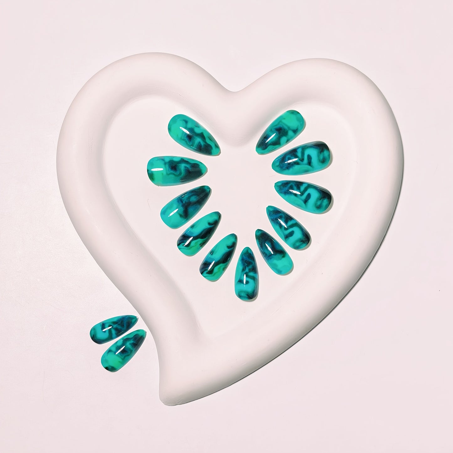 Elegant Swirl Pattern Nail Art Acalora