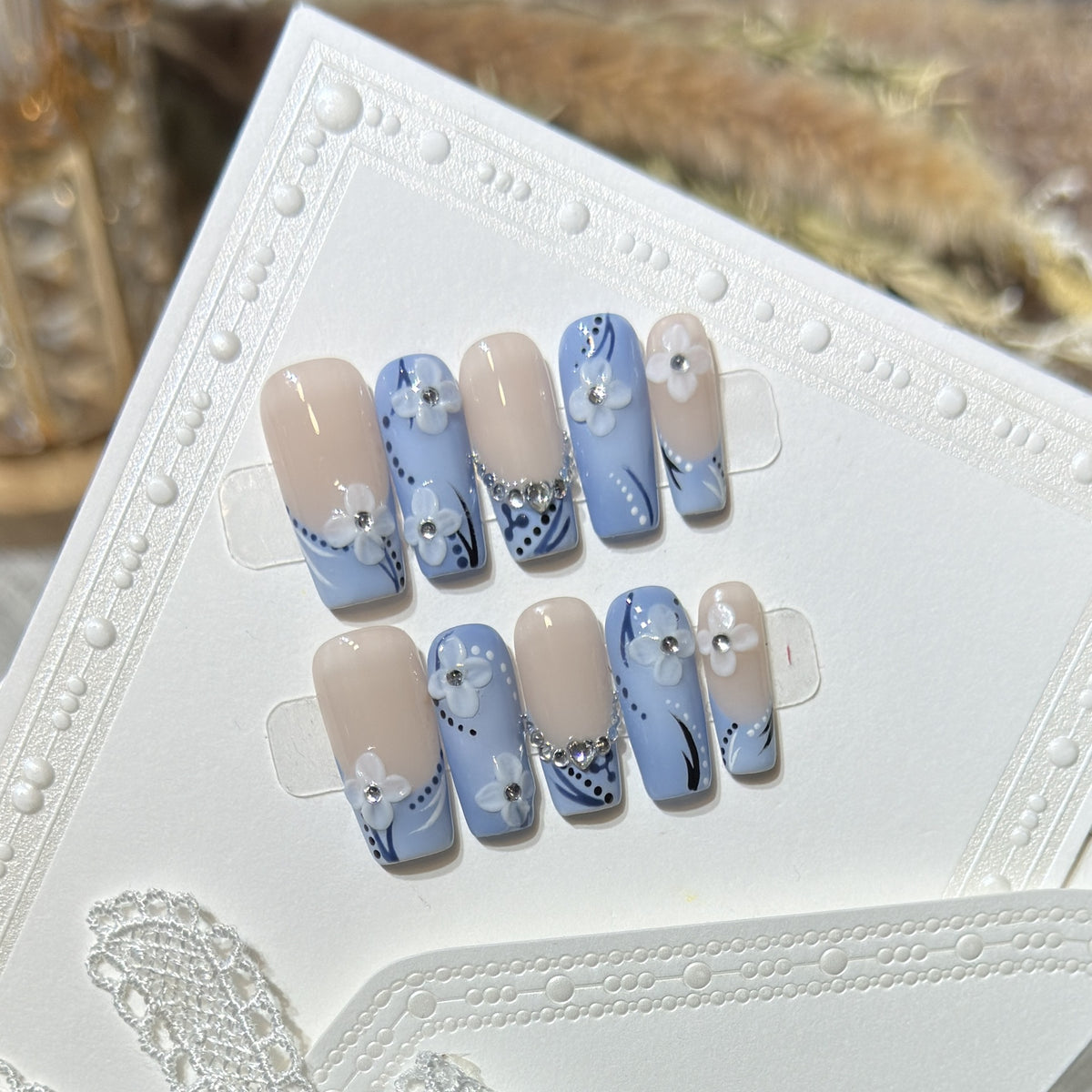Decorative Press-On Nail Art Set with Floral and Gemstone Details Acalora