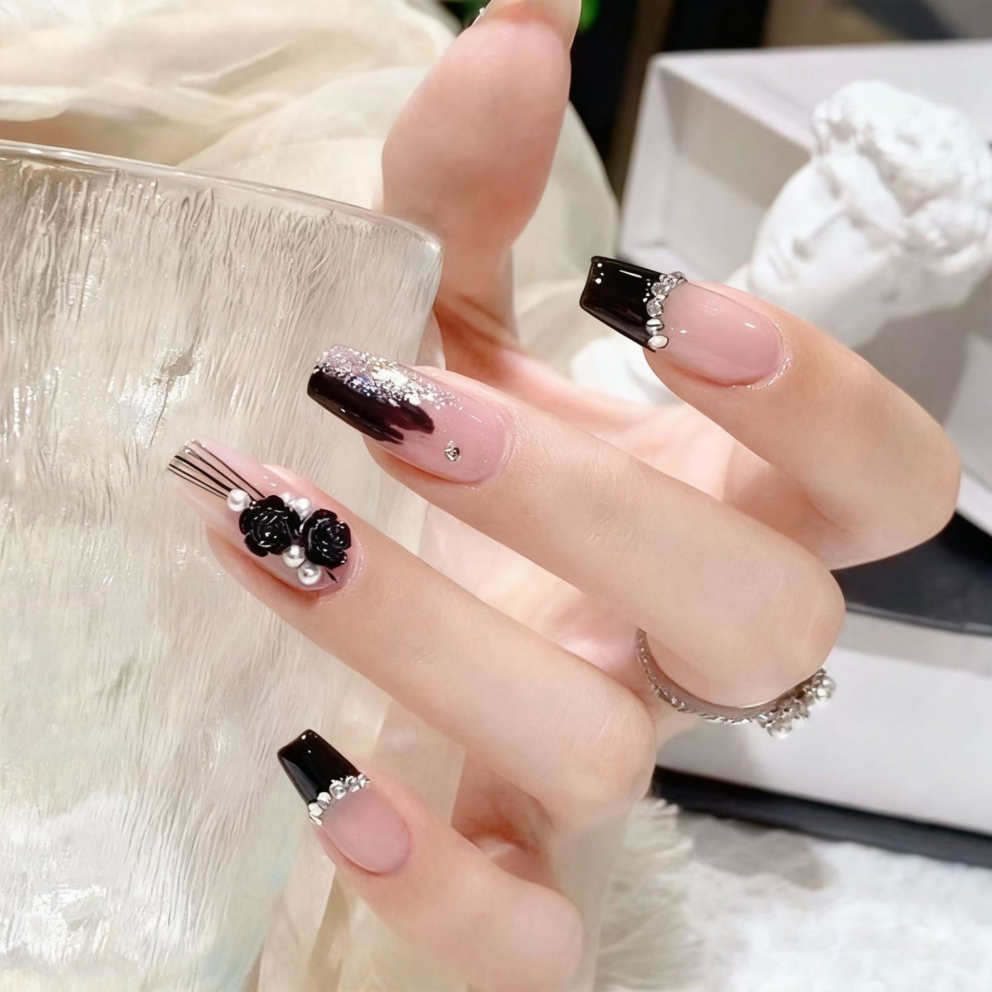 Artificial nail set with glamorous 3D rose details and elegant glitter accents Acalora