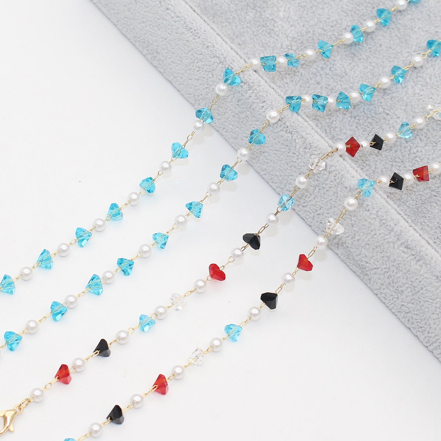 Stylish Pearl and Crystal Eyewear Chain Acalora