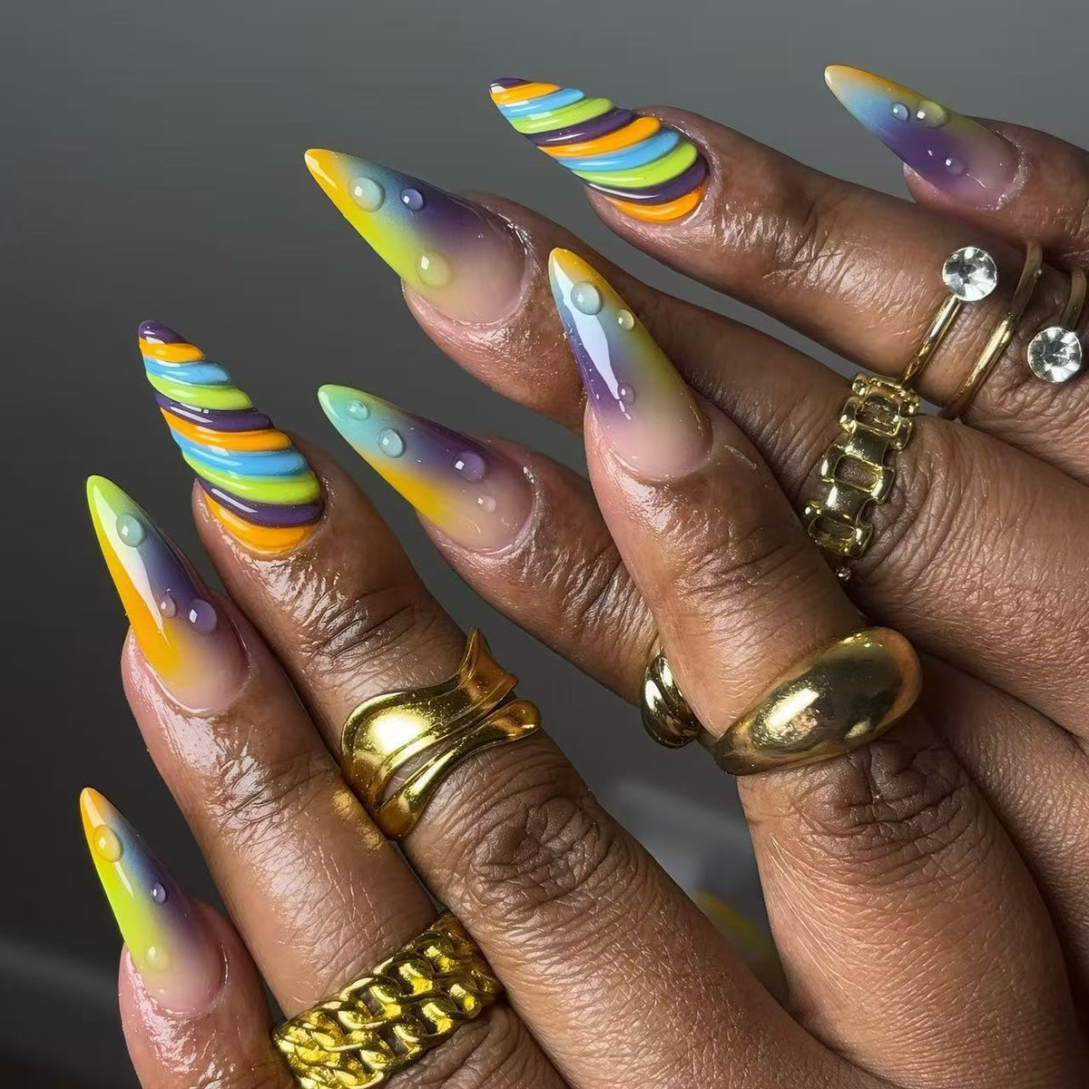 Artificial nails with soft ombre colors and creative patterns Acalora