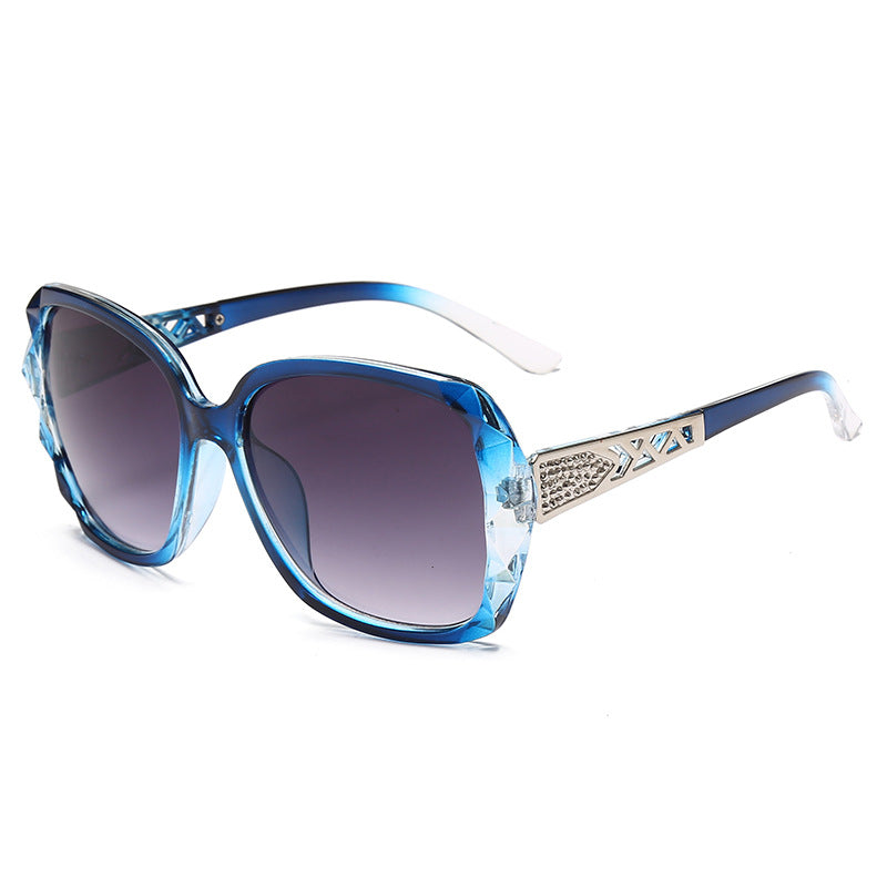 Ladies sunglasses in luxurious glamour style Bowlift