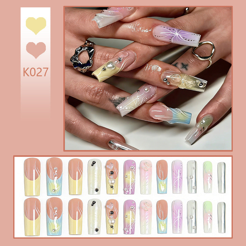 Artificial nail set with elegant floral and sparkling accents Acalora