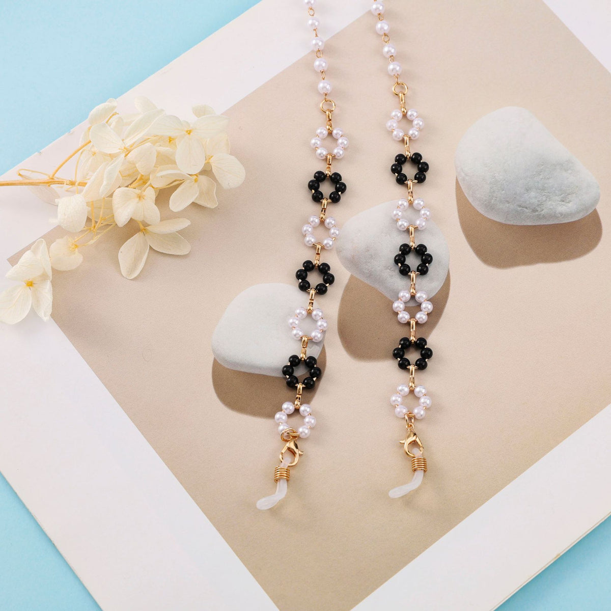 Elegant Beaded Eyewear Chain Acalora