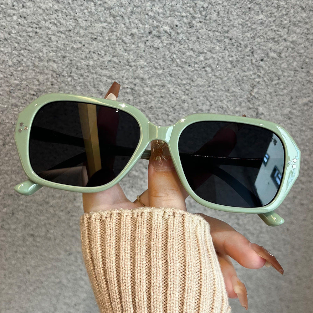 Women's fashionable oversized sunglasses in an elegant design Karnz