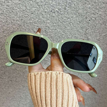 Women's fashionable oversized sunglasses in an elegant design Karnz