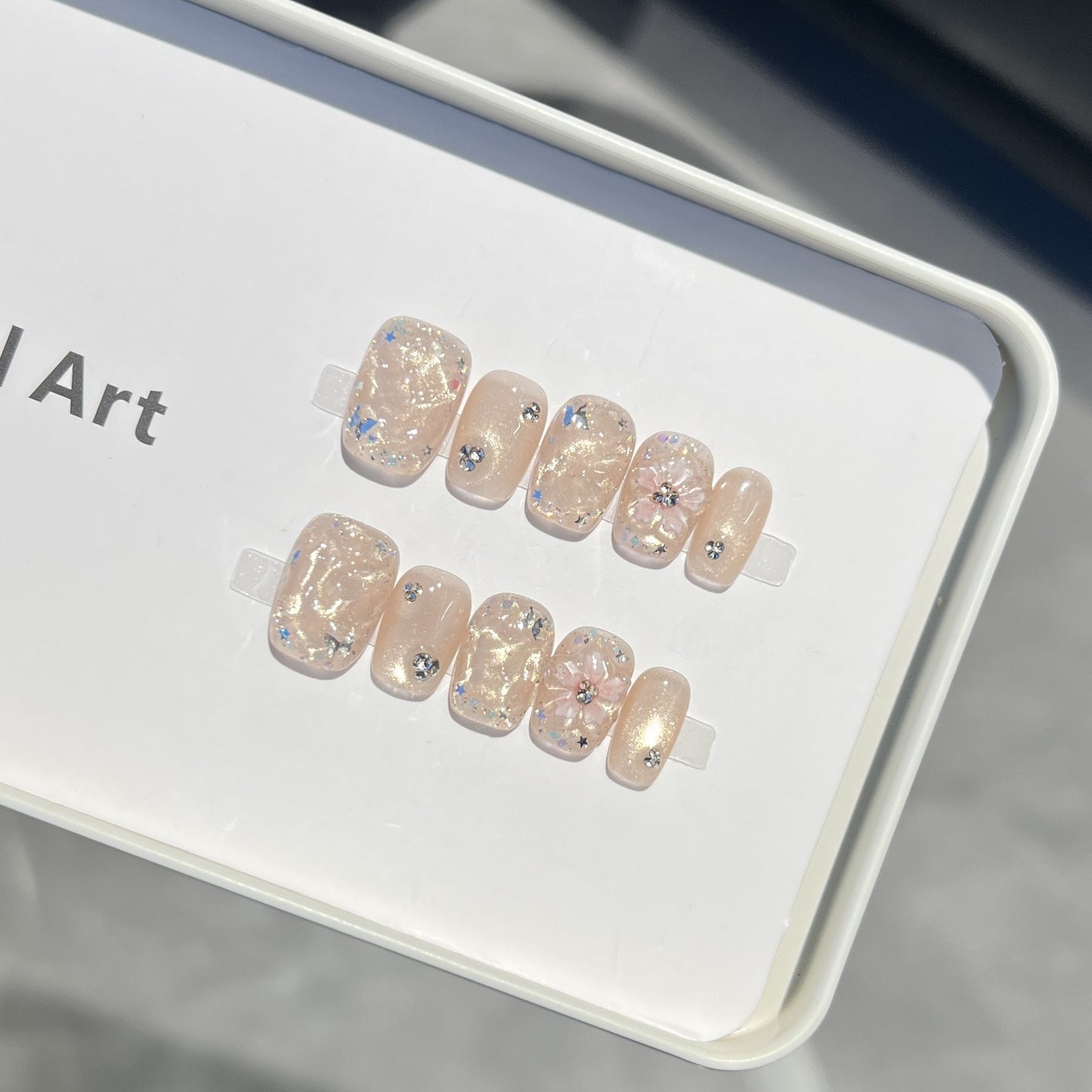 Decorative Floral Press-On Nail Set with Shimmering Accents Acalora