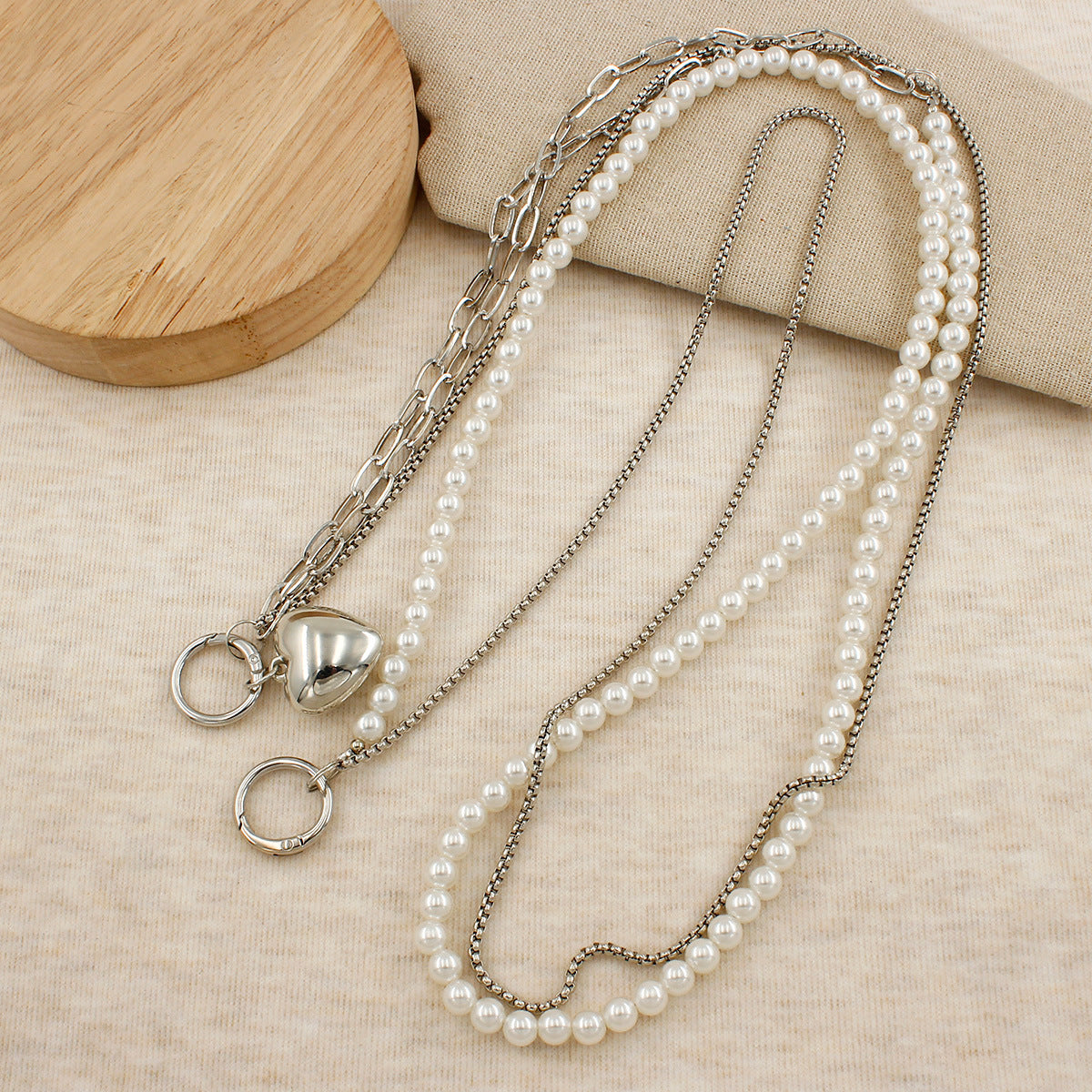 Heart-Designed Beaded Eyewear Chain Acalora